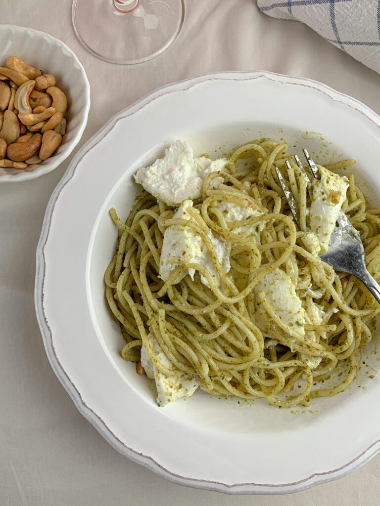 pasta with pesto and garlic sauteed tofu