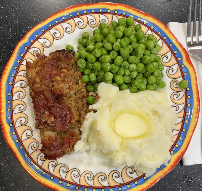 Meatloaf, mashed potato and peas