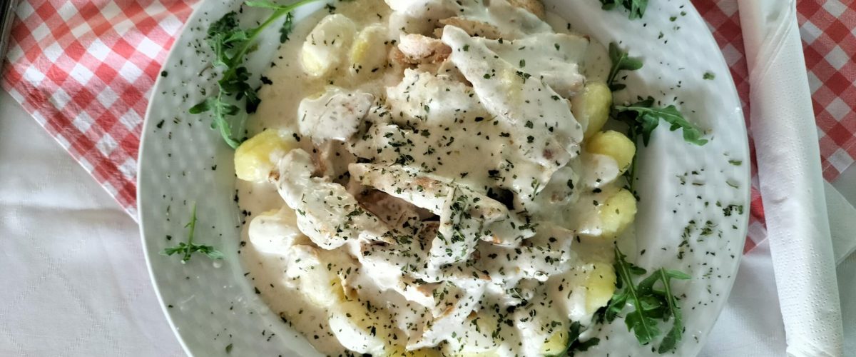 Easy pasta with butter, cream and parmesan- your new go-to dinner recipe