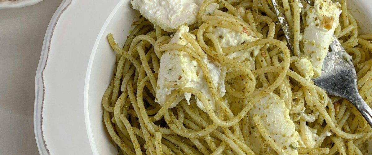 pasta with pesto and garlic sauteed tofu